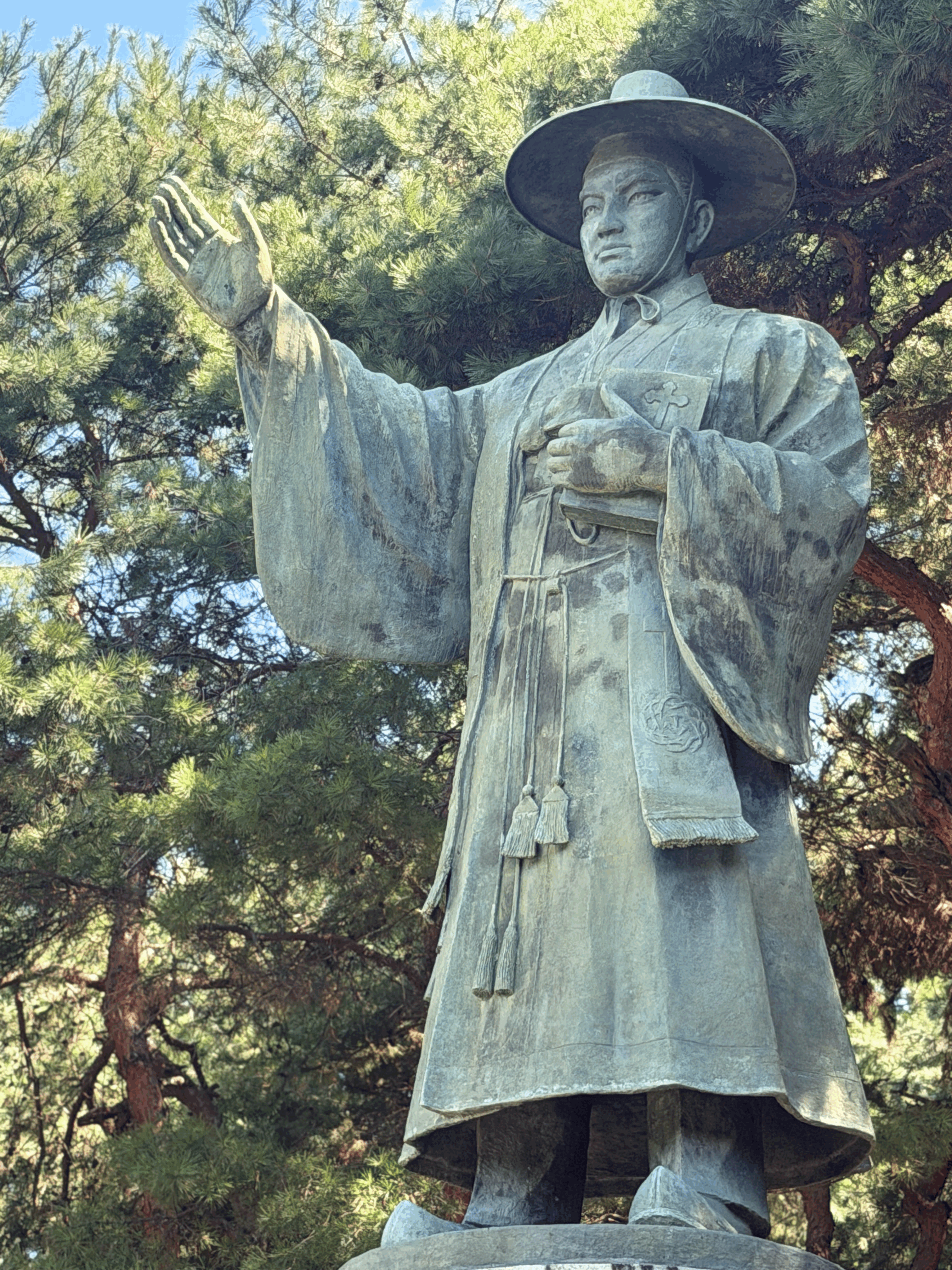 Statue des Heiligen Andreas Kim Teagon im Jeoldusan Märtyrer Schrein in Seoul